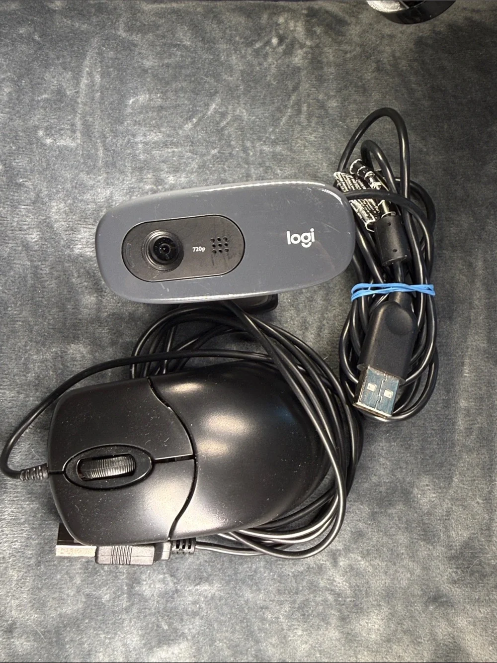 Logitech 720p USB Webcam in Dark Gray and Black (with free mouse)
